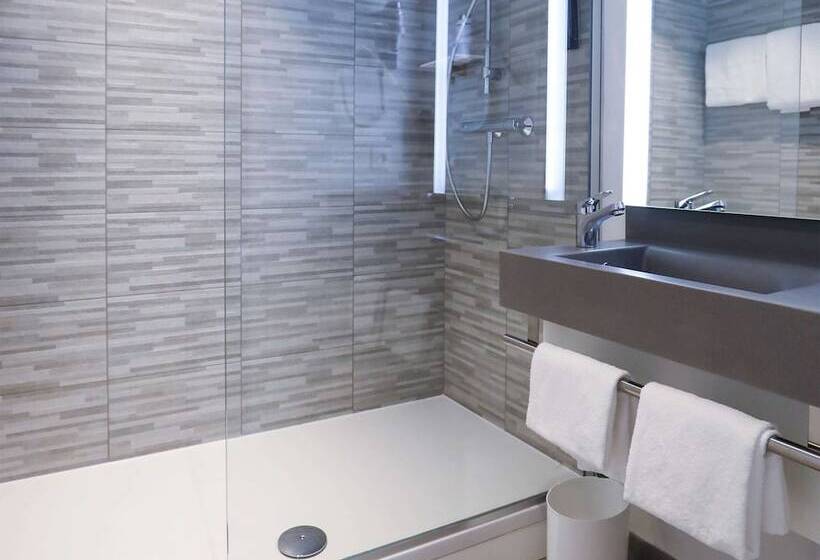 Номер Стандарт, Ibis Styles Puteaux Paris La Defense
