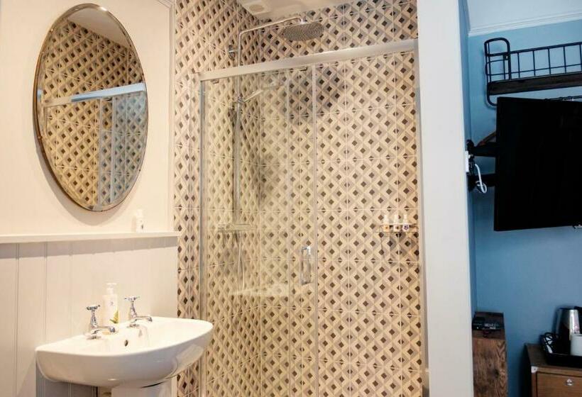 클래식 싱글 룸, The Bull