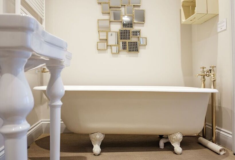 디럭스 룸, The Bull