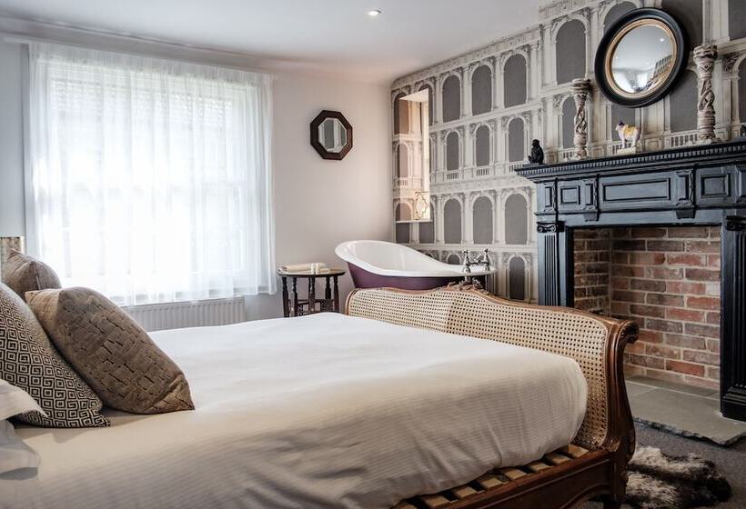 디럭스 룸, The Bull