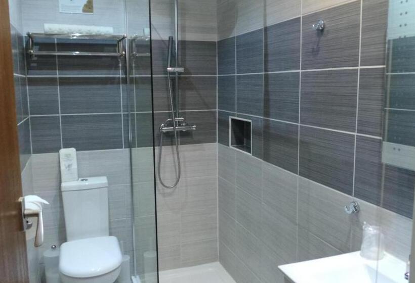 Семейный Номер, Torbay Court