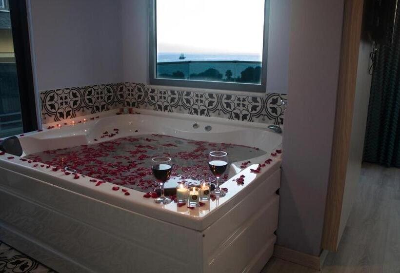 מיטת קינג בסוויטה, Livaneli Boutique Otel