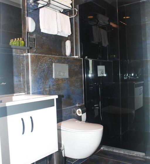 מיטת קינג בסוויטה, Livaneli Boutique Otel