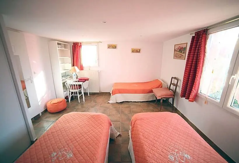 スタンダードルーム, B&b Le Clos Des Vignes Saint Raphael