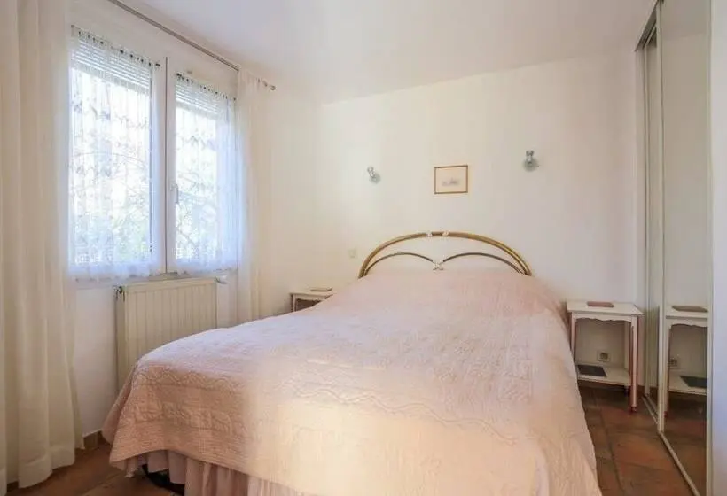 スタンダードルーム, B&b Le Clos Des Vignes Saint Raphael