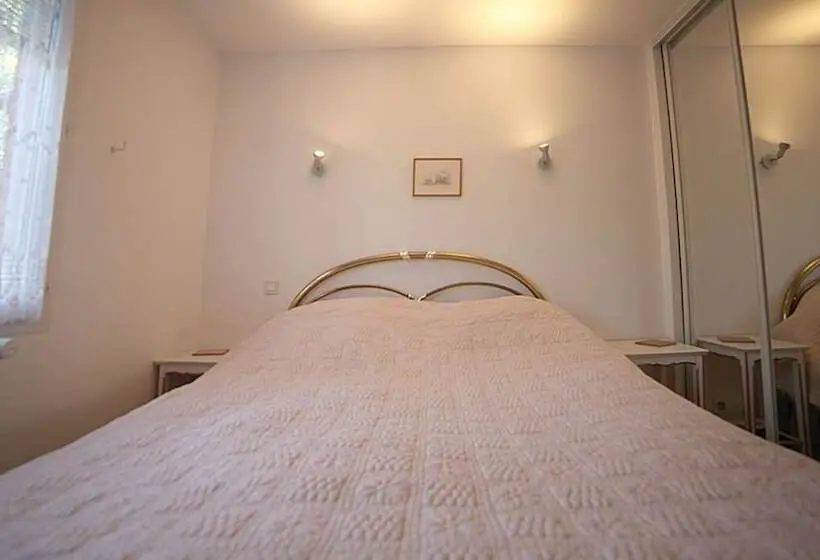 スタンダードルーム, B&b Le Clos Des Vignes Saint Raphael