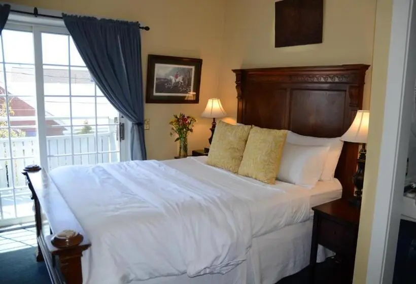 اتاق لوکس, Brasswood Inn