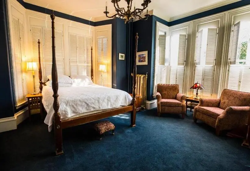 اتاق سوپریور, Brasswood Inn