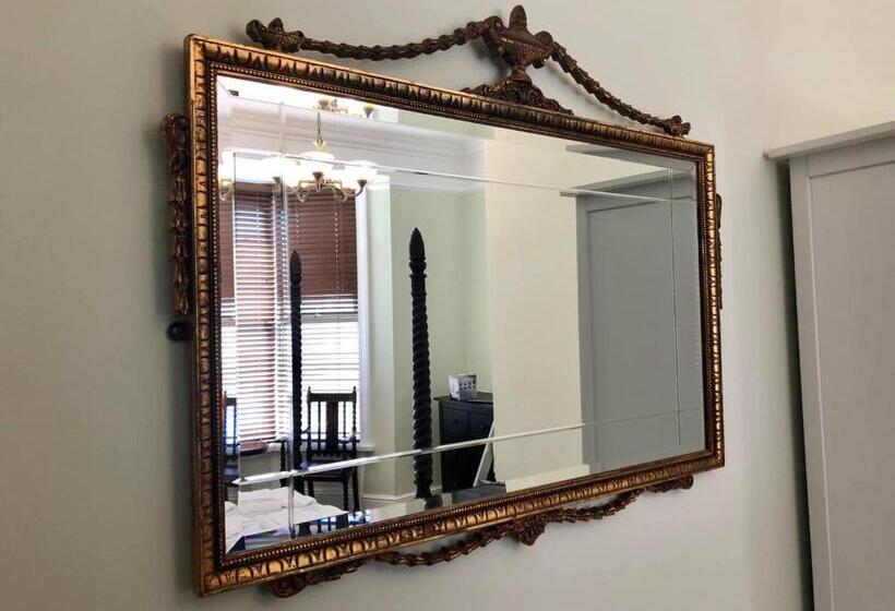 수피리어 룸, The Snowdon House