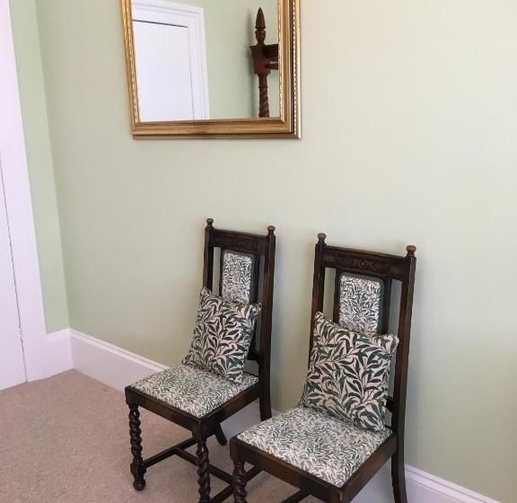 스탠다드 룸, The Snowdon House