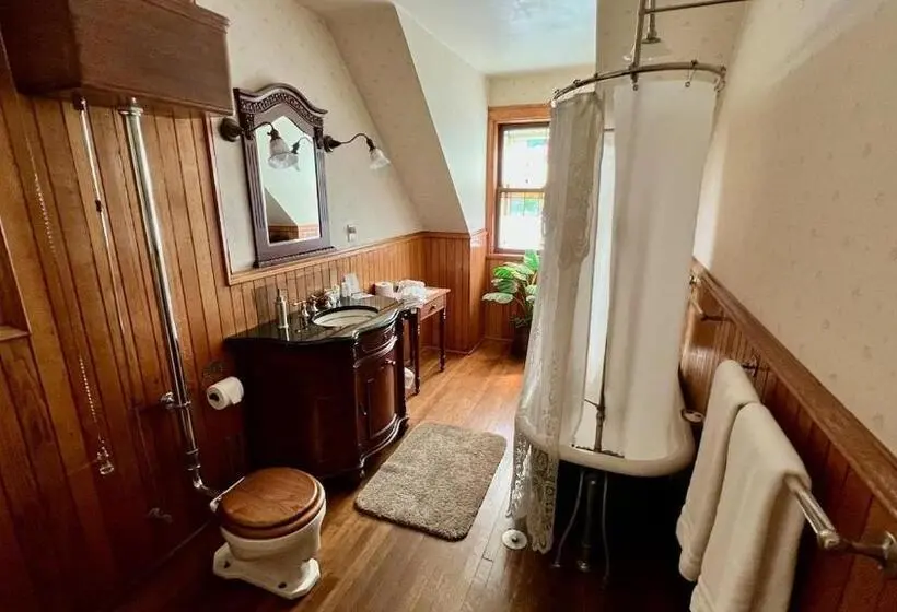 اتاق استاندارد, The Hancock House Bed & Breakfast Inn