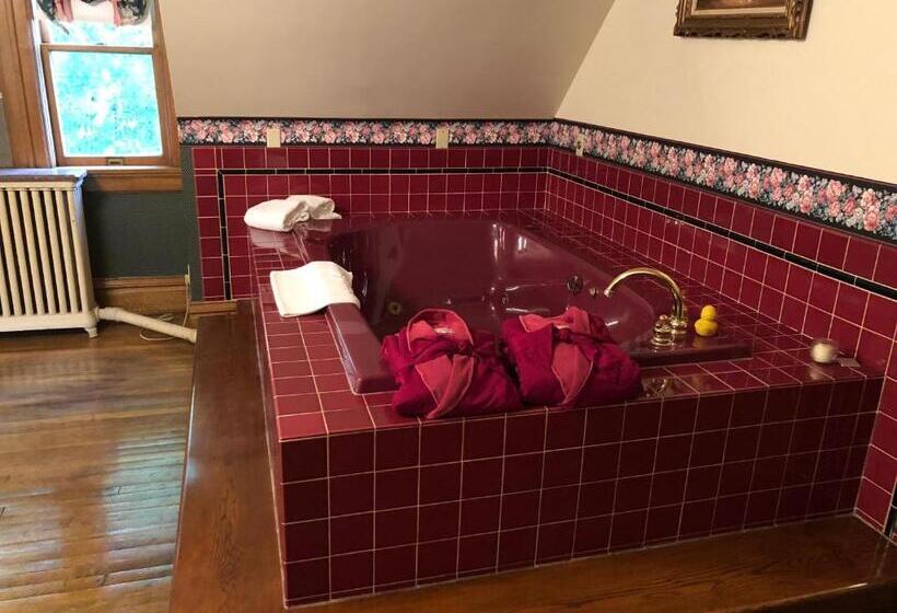 带按摩浴盆的套房, The Hancock House Bed & Breakfast Inn