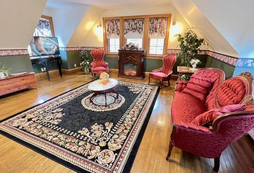 Люкс с гидромассажем, The Hancock House Bed & Breakfast Inn