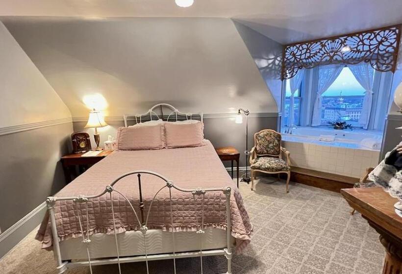 Номер Стандарт с Гидромассажем, The Hancock House Bed & Breakfast Inn