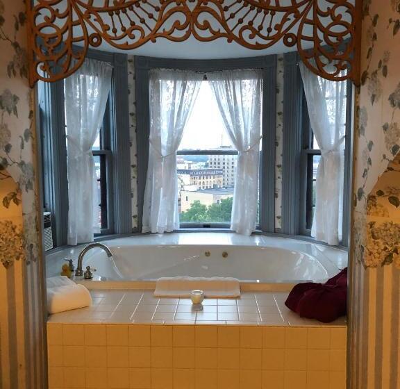 标准间带漩涡浴缸, The Hancock House Bed & Breakfast Inn