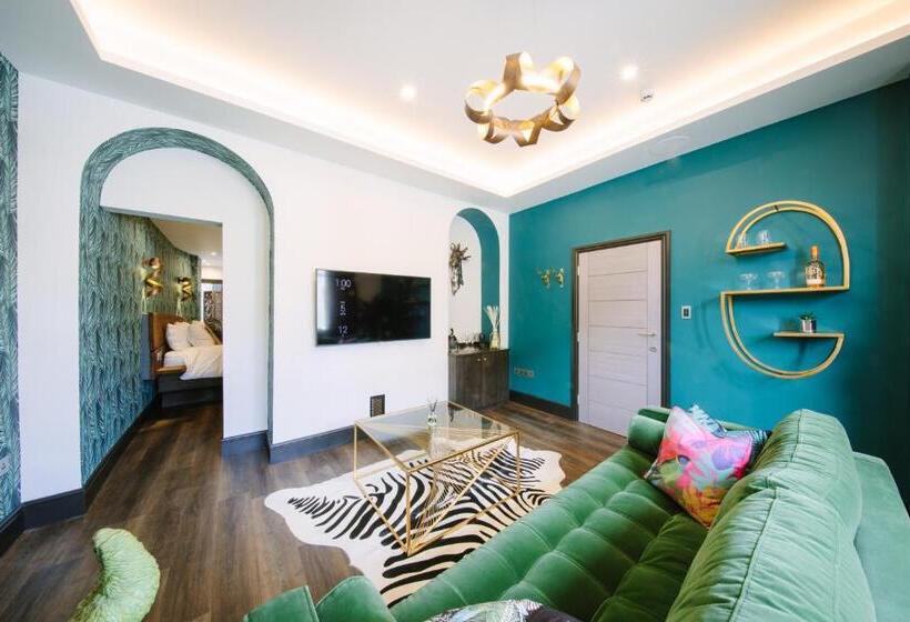 자쿠지 스위트, Absoluxe Suites