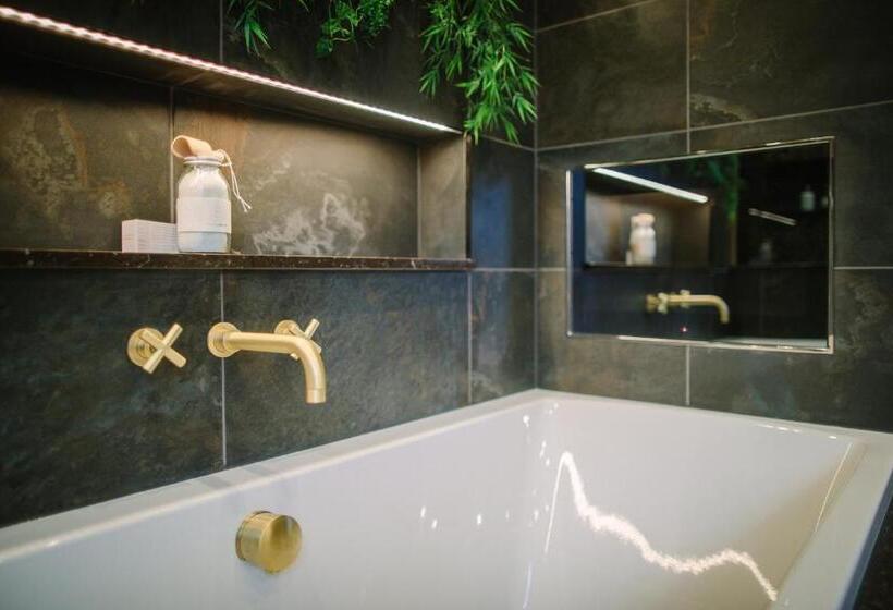 자쿠지 스위트, Absoluxe Suites