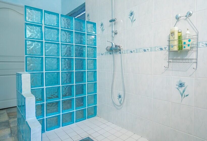 Comfort Kolmen Hengen Huone, Manoir De La Maison Blanche