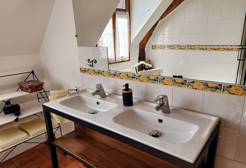 Comfort Kolmen Hengen Huone, Manoir De La Maison Blanche