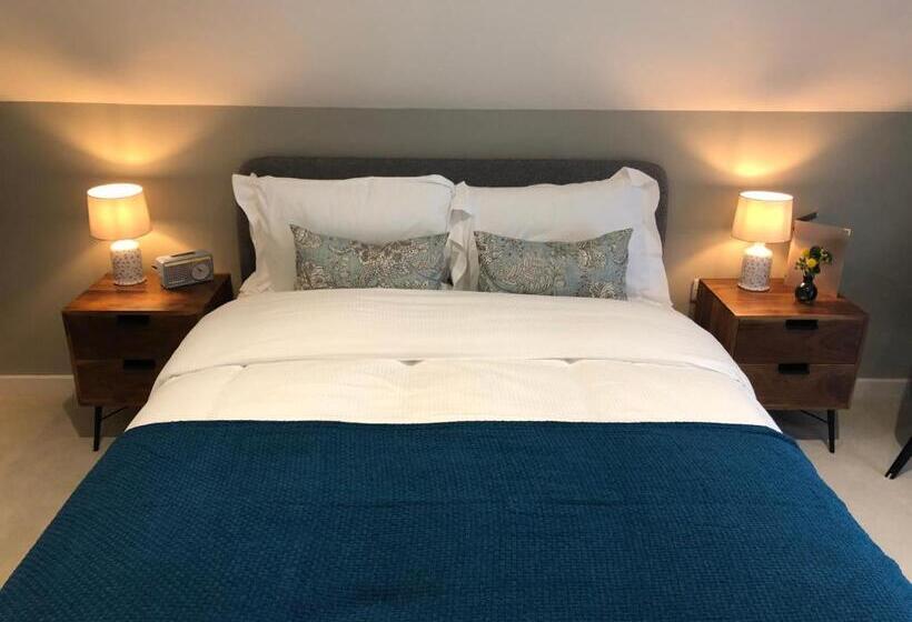 스탠다드 룸 킹사이즈 침대, The Kings Head