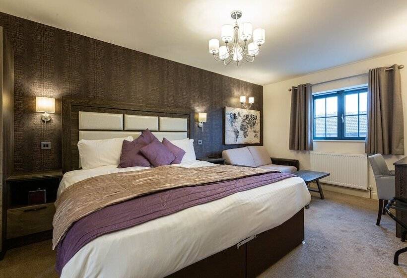 جناح إدارى, The White Swan