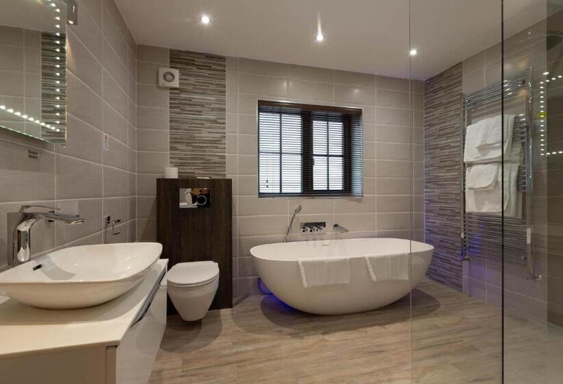 جناح إدارى, The White Swan