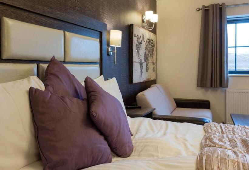 جناح إدارى, The White Swan