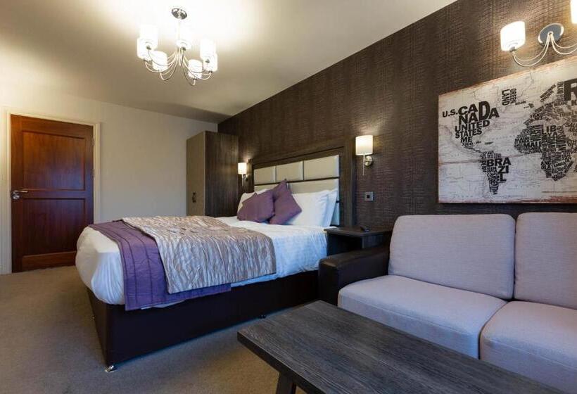 جناح إدارى, The White Swan