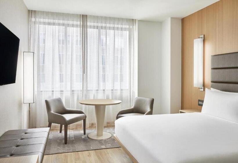 اتاق استاندارد با تخت بزرگ برای معلولان, Ac Hotel By Marriott Houston Downtown