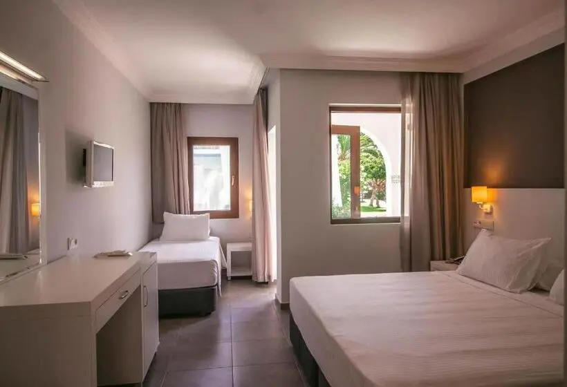 Triple Standard Room with Views