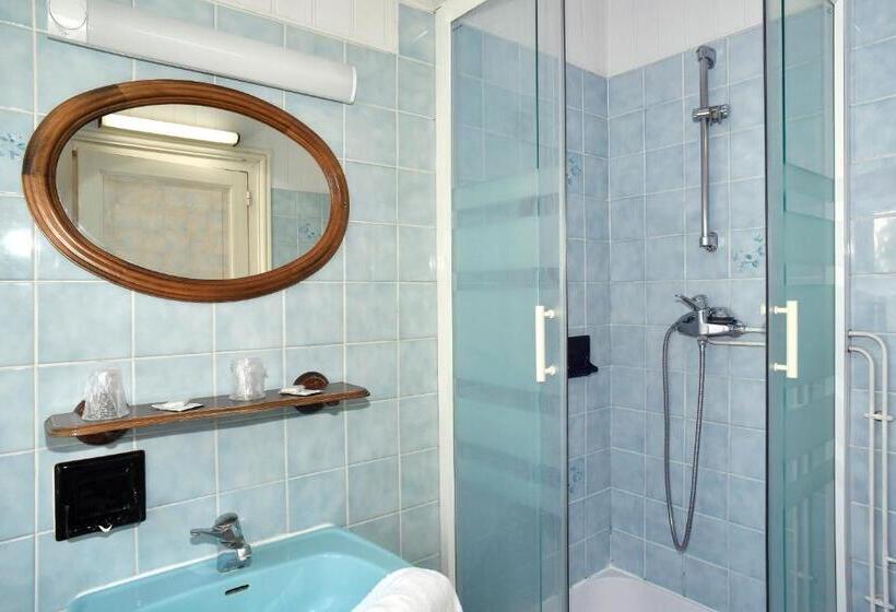 家庭间, De La Gare