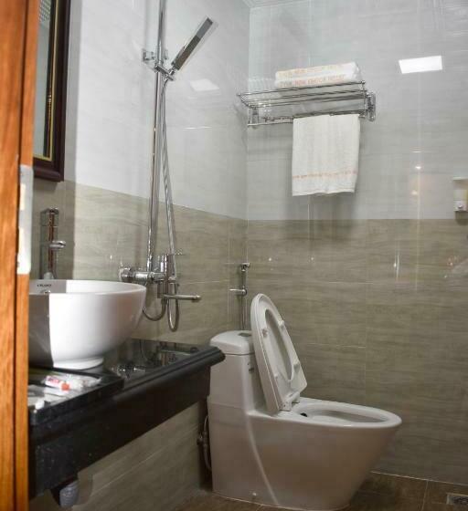 اتاق خانوادگی با چشم‌انداز کوه, New Epoch Sapa