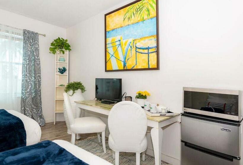 סטודיו סופריור, Norman S Hotel And Dining