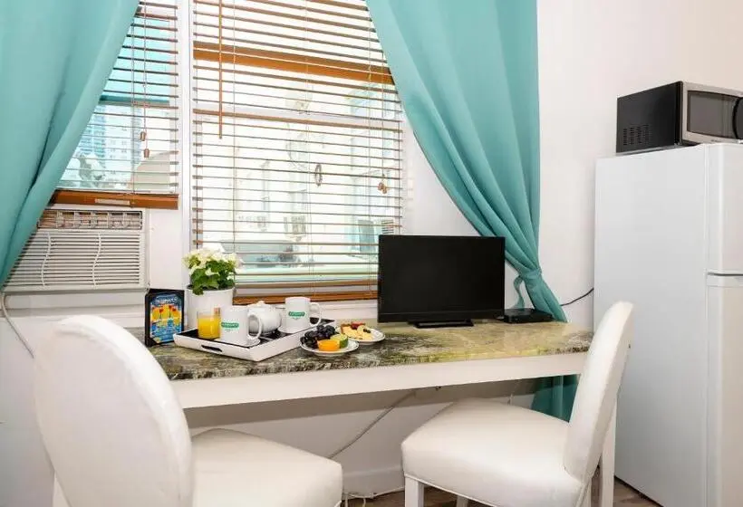 استودیوی استاندارد, Norman S Hotel And Dining