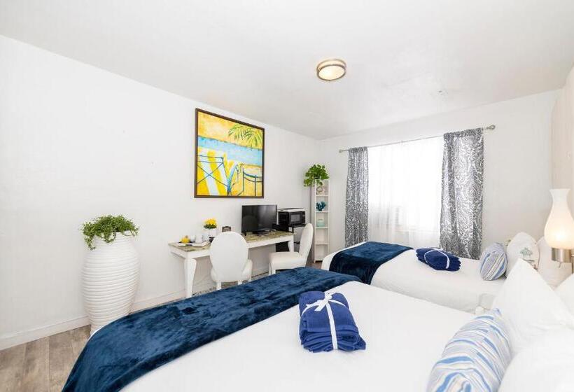 סטודיו משפחתי, Norman S Hotel And Dining