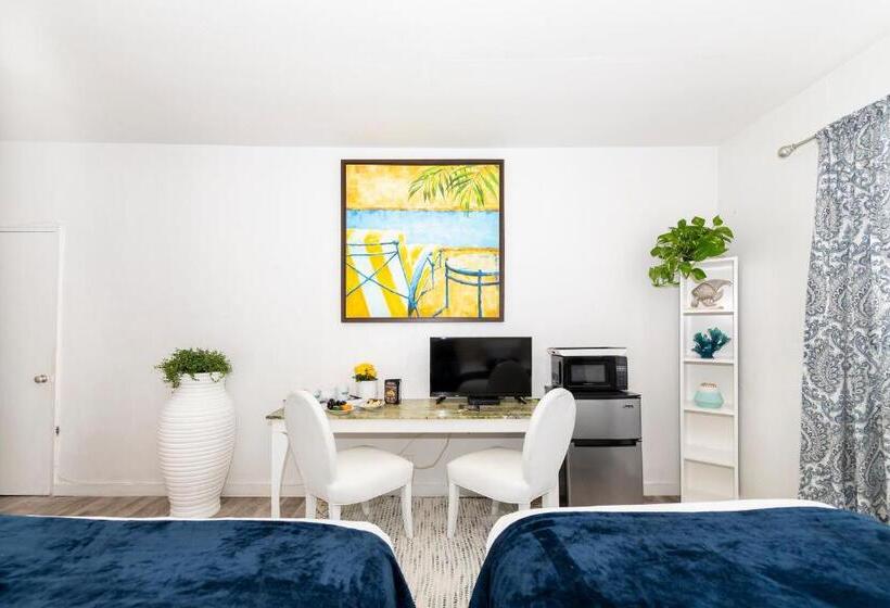 סטודיו משפחתי, Norman S Hotel And Dining