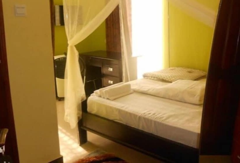 اتاق لوکس, Strikers