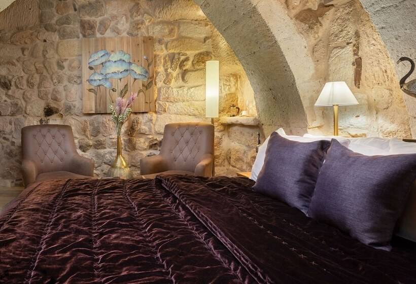 غرفة قياسية, The Rupestral House