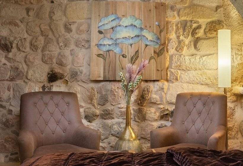 غرفة قياسية, The Rupestral House