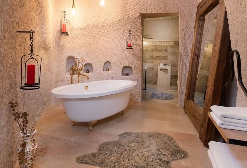 جناح, The Rupestral House