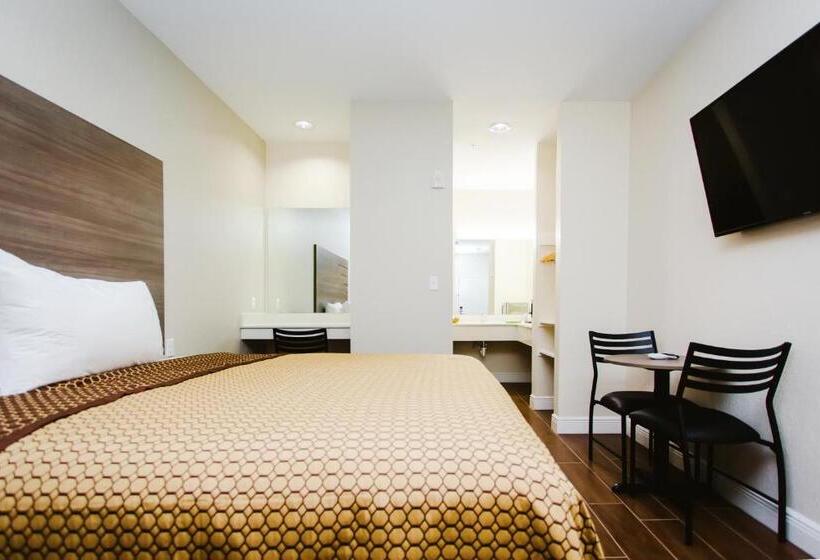 חדר סטנדרט עם מיטת קינג, Scottish Inn & Suites