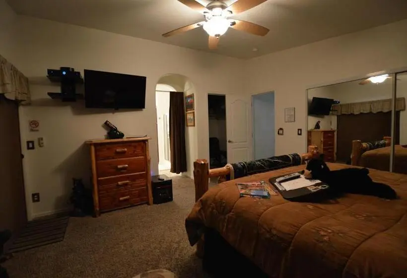 اتاق سوپریور با تخت بزرگ, The Bear S Den B&b