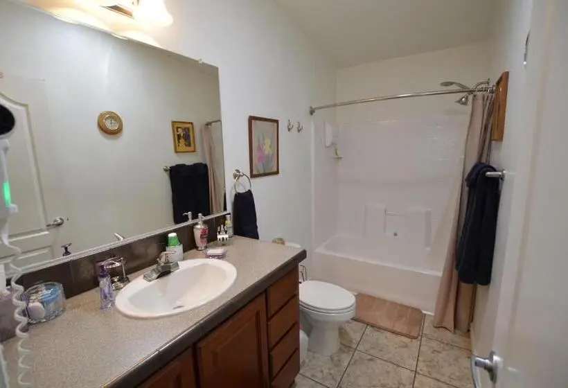 اتاق استاندارد, The Bear S Den B&b