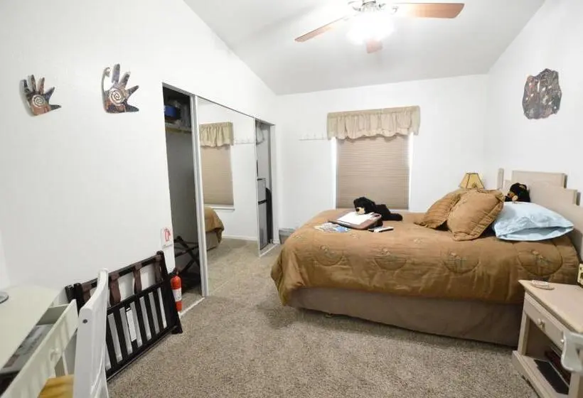 اتاق استاندارد, The Bear S Den B&b