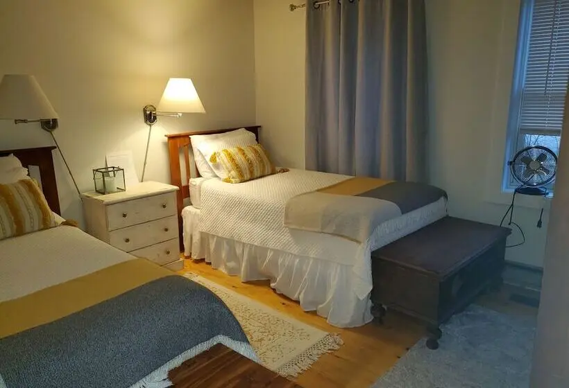 اتاق استاندارد, Carriage Barn Inn