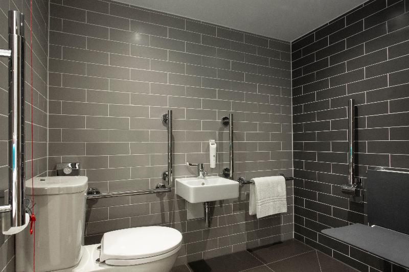 适合残疾人使用的标准间, Holiday Inn Express   Barrow In Furness & South Lakes, An Ihg