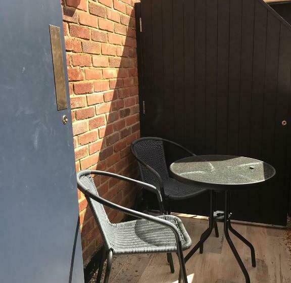 장애인을 위한 스탠다드 룸, The Market House