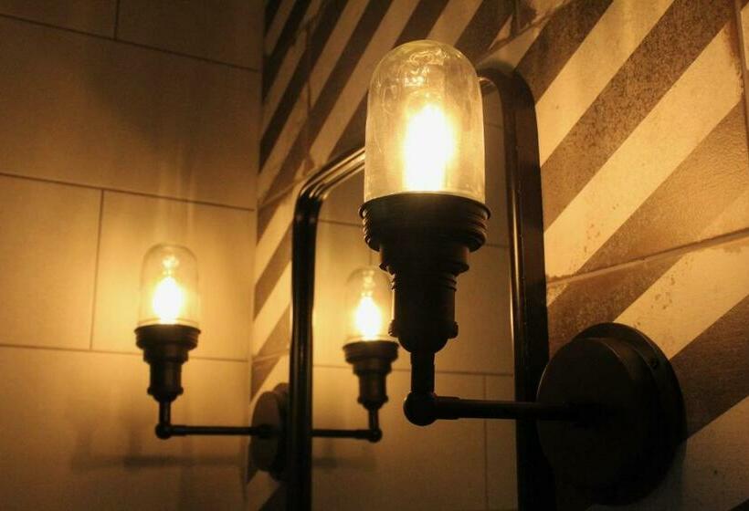 스탠다드 룸, The Market House