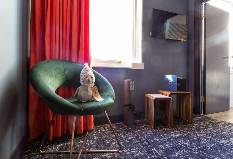 스탠다드 싱글 룸, The Market House