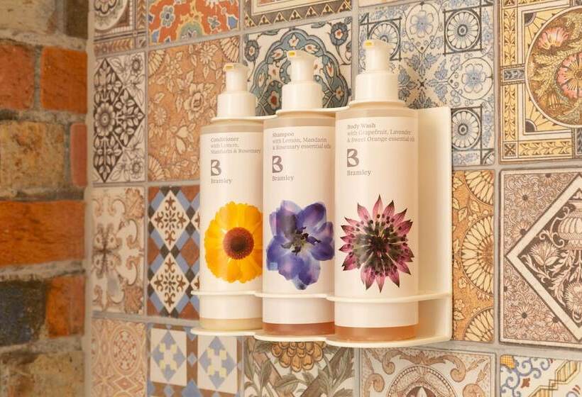 스탠다드 룸, The Market House